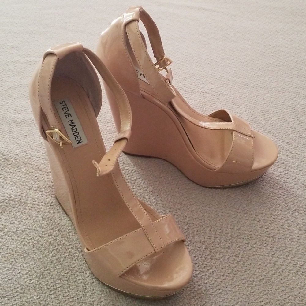 Tan t-strap platforms